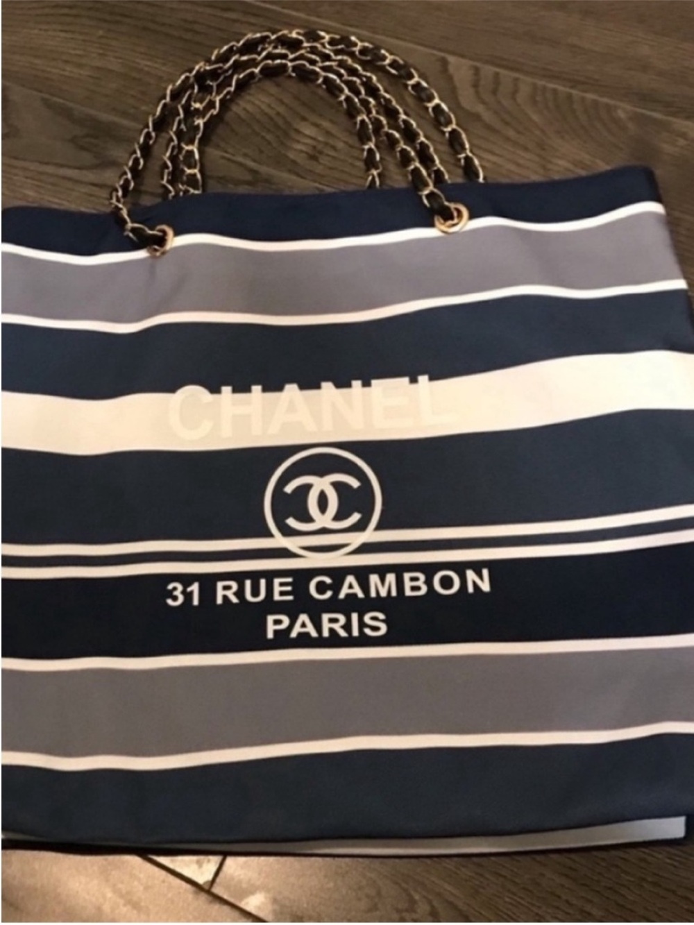 Chanel gift tote - Picture 5 of 9